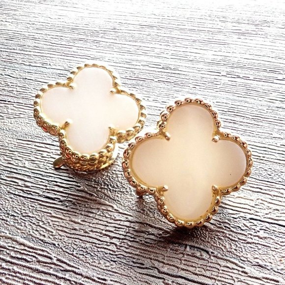 Rare! Van Cleef & Arpels Vintage Alhambra 18k Yellow Gold White Coral Earrings - Picture 7 of 12